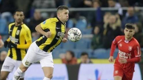 拜仁本赛季12轮保持不败，领跑积分榜，轰入44球，攻防俱佳，明日将迎战柏林联合。