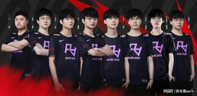 美记：库里距离复出还有一段时间，这次客场之旅可能看不到他